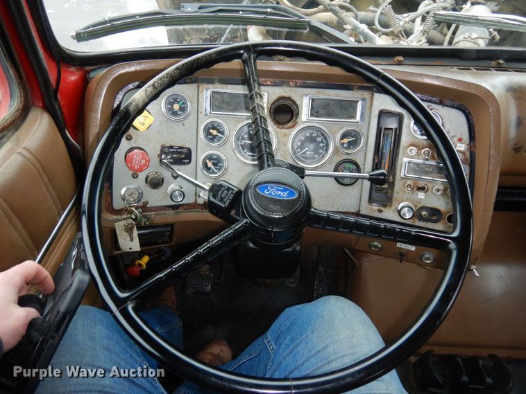 image for item AF9323 1996 Ford LTL9000  dump truck