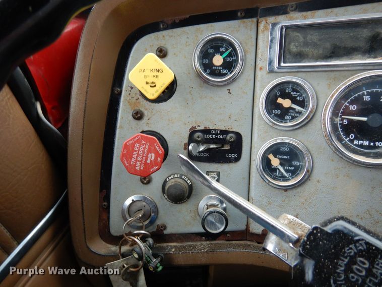 image for item AF9323 1996 Ford LTL9000  dump truck