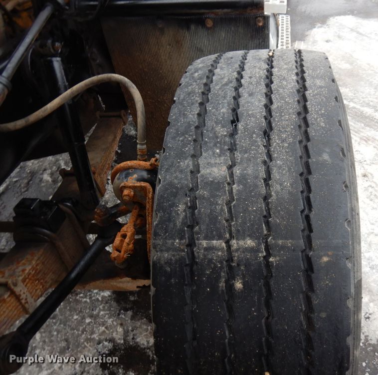 image for item AF9323 1996 Ford LTL9000  dump truck