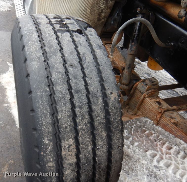 image for item AF9323 1996 Ford LTL9000  dump truck