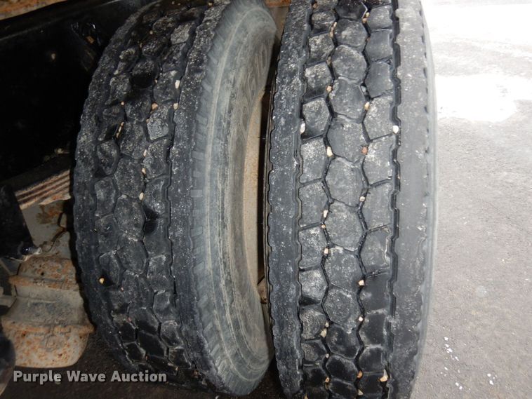 image for item AF9323 1996 Ford LTL9000  dump truck