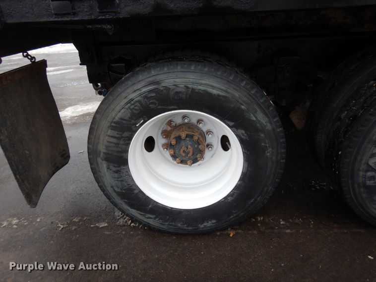 image for item AF9323 1996 Ford LTL9000  dump truck