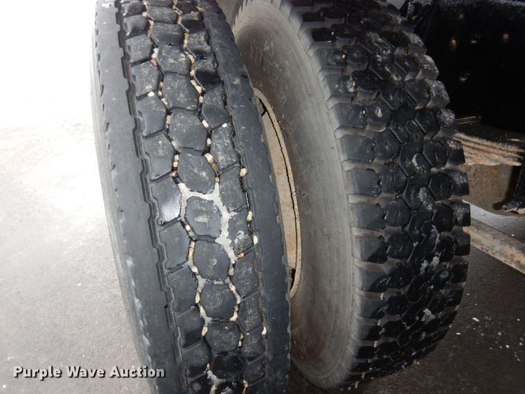 image for item AF9323 1996 Ford LTL9000  dump truck