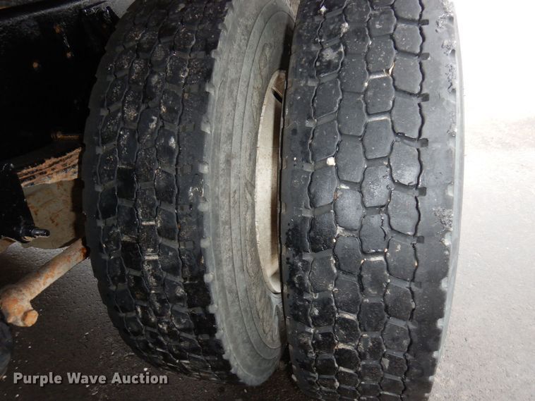 image for item AF9323 1996 Ford LTL9000  dump truck