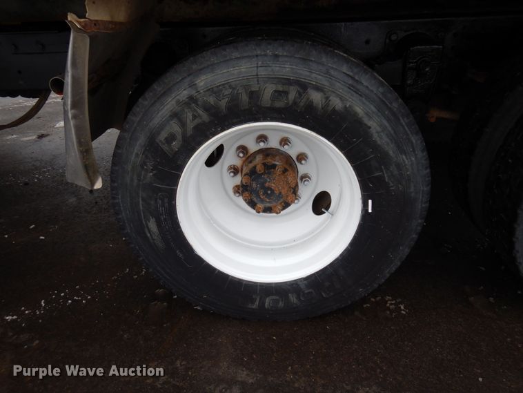 image for item AF9323 1996 Ford LTL9000  dump truck