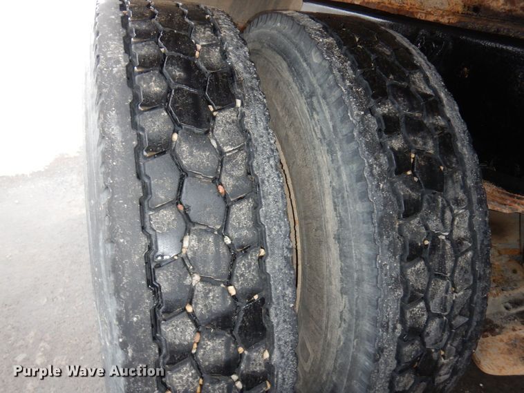 image for item AF9323 1996 Ford LTL9000  dump truck