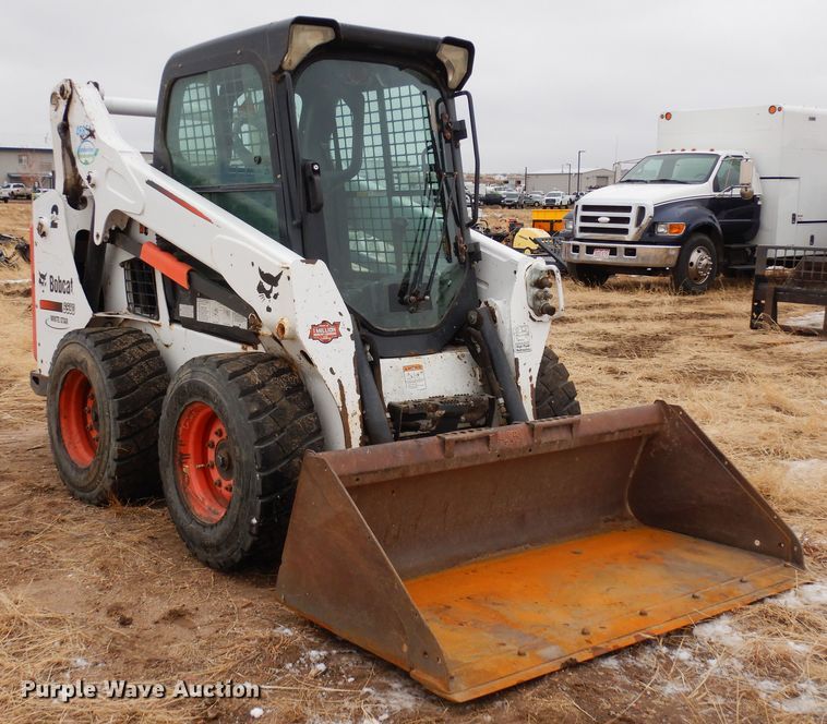 image for item DF8287 2015 Bobcat S590  skid steer loader