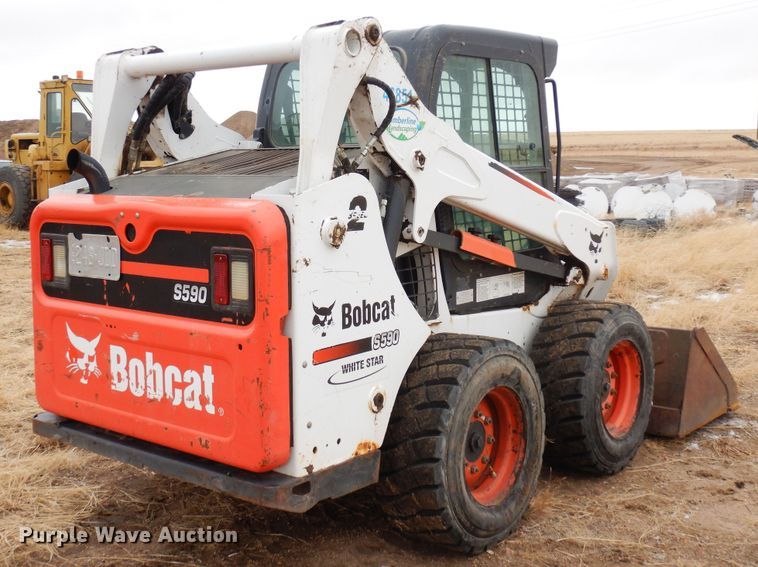 image for item DF8287 2015 Bobcat S590  skid steer loader