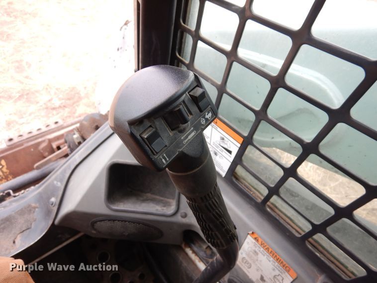 image for item DF8287 2015 Bobcat S590  skid steer loader