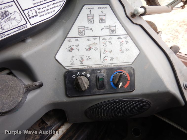 image for item DF8287 2015 Bobcat S590  skid steer loader