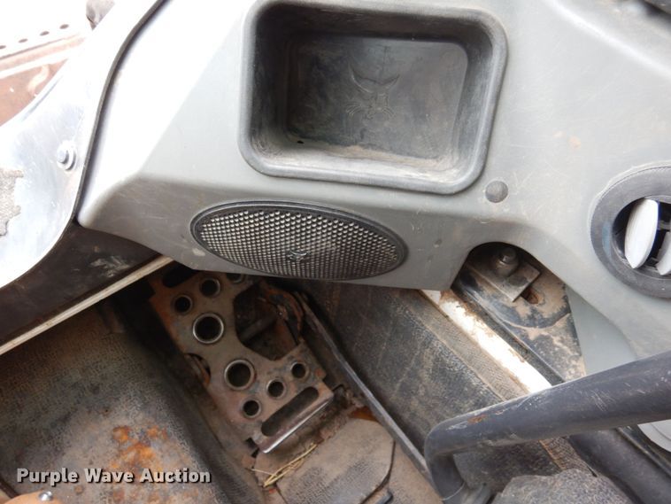 image for item DF8287 2015 Bobcat S590  skid steer loader