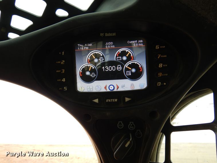 image for item DF8287 2015 Bobcat S590  skid steer loader