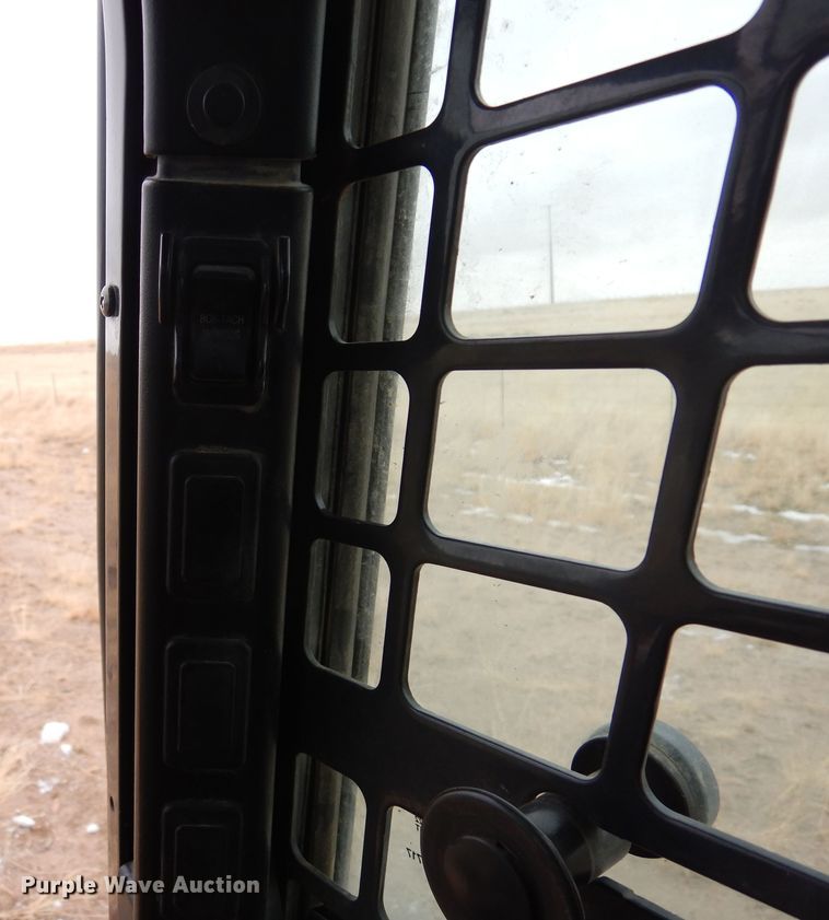 image for item DF8287 2015 Bobcat S590  skid steer loader