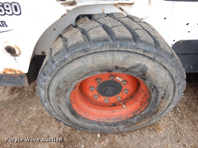 image for item DF8287 2015 Bobcat S590  skid steer loader