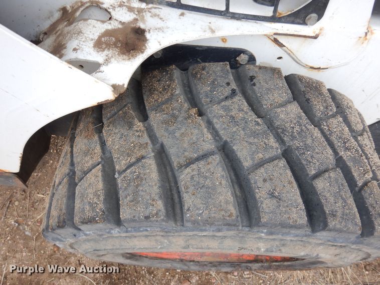 image for item DF8287 2015 Bobcat S590  skid steer loader