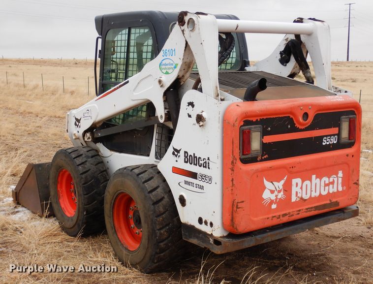 image for item DF8288 2015 Bobcat S590  skid steer loader