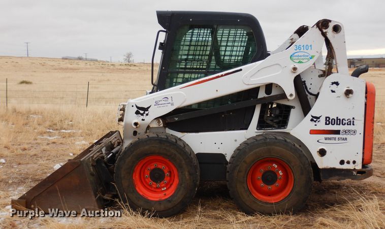 image for item DF8288 2015 Bobcat S590  skid steer loader