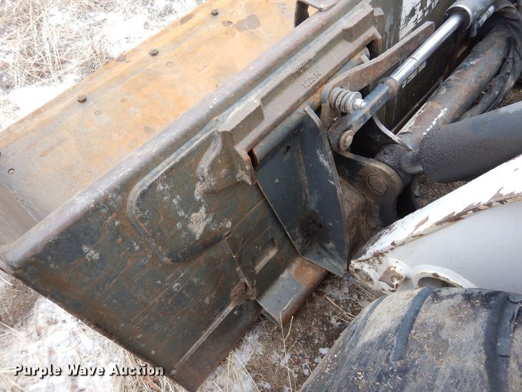 image for item DF8288 2015 Bobcat S590  skid steer loader