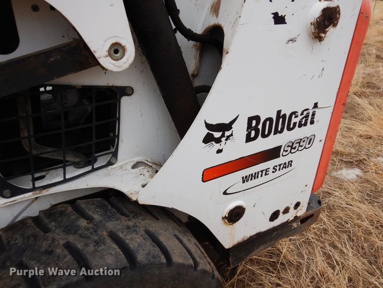 image for item DF8288 2015 Bobcat S590  skid steer loader
