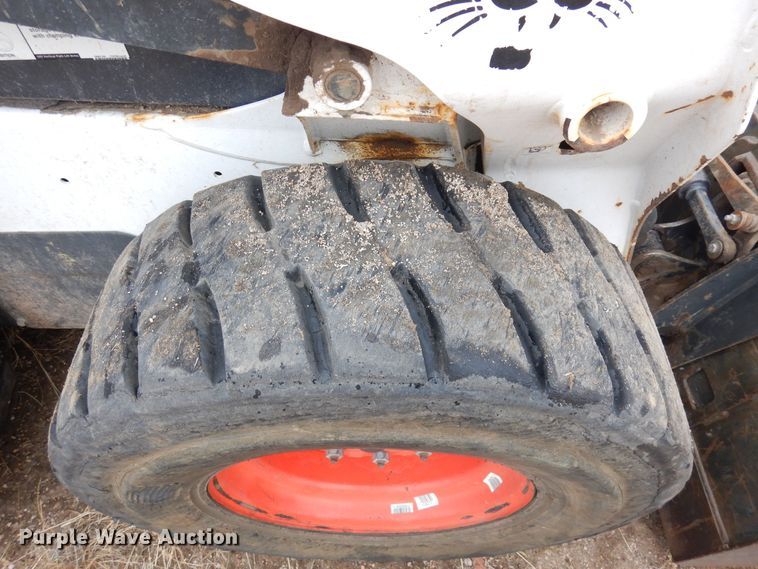 image for item DF8288 2015 Bobcat S590  skid steer loader