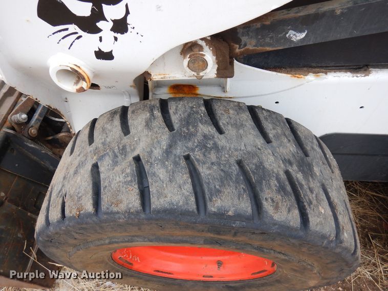 image for item DF8288 2015 Bobcat S590  skid steer loader