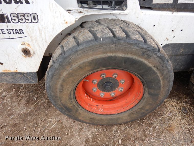 image for item DF8288 2015 Bobcat S590  skid steer loader