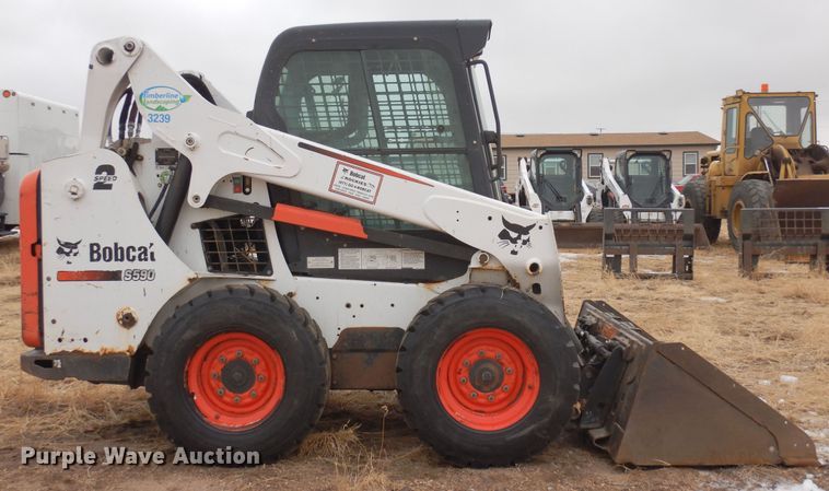 image for item DF8289 2015 Bobcat S590  skid steer loader