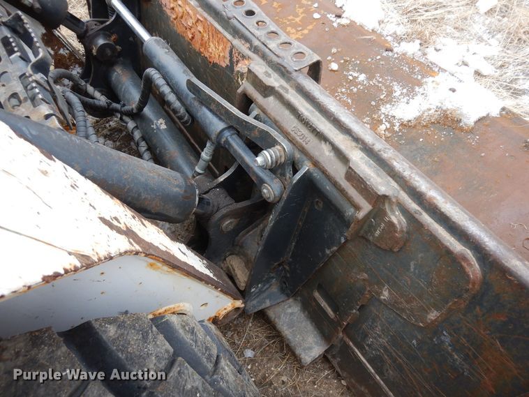 image for item DF8289 2015 Bobcat S590  skid steer loader