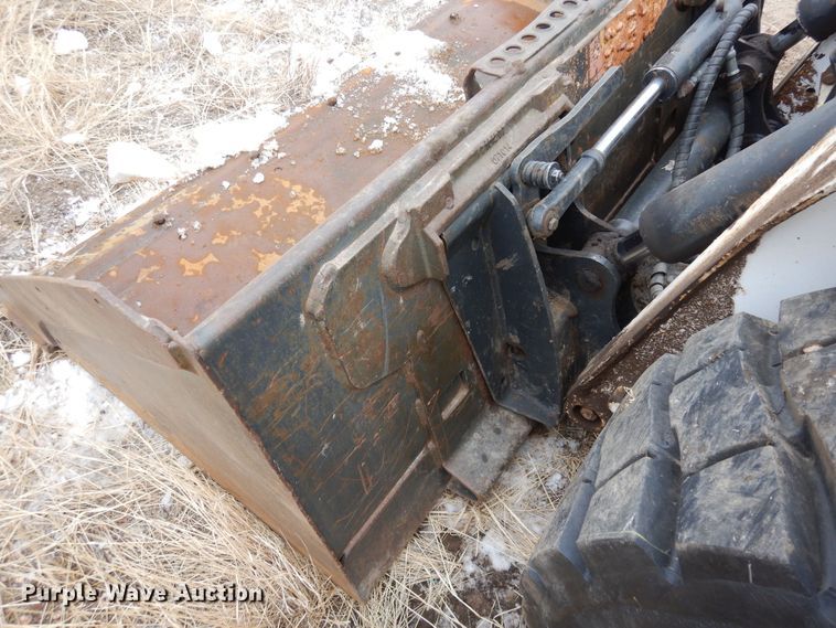 image for item DF8289 2015 Bobcat S590  skid steer loader