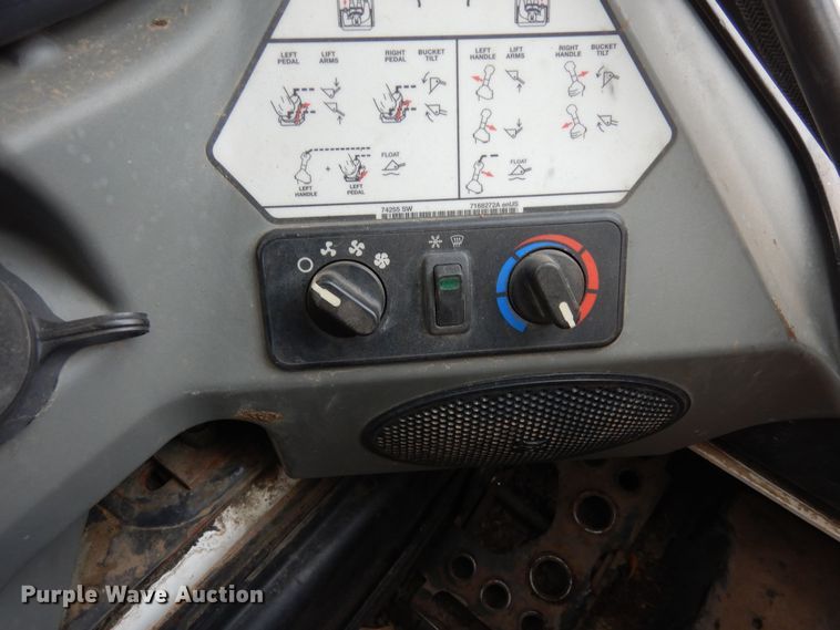 image for item DF8289 2015 Bobcat S590  skid steer loader