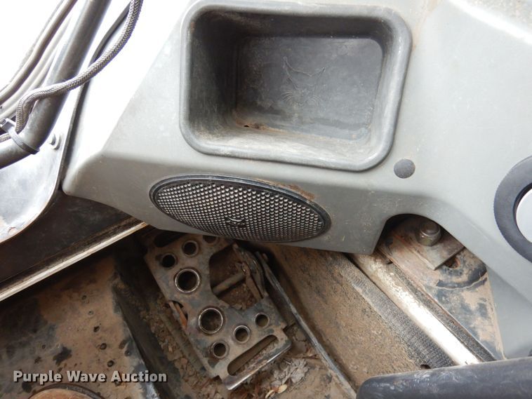 image for item DF8289 2015 Bobcat S590  skid steer loader