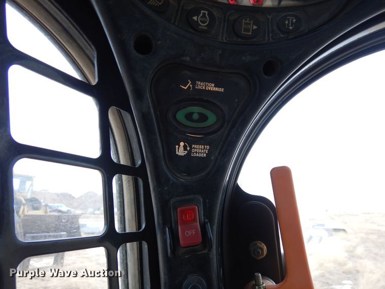 image for item DF8289 2015 Bobcat S590  skid steer loader