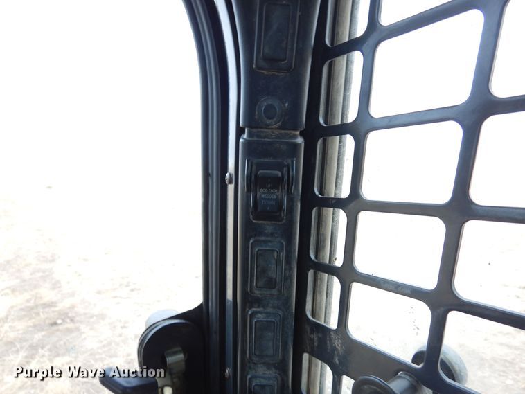 image for item DF8289 2015 Bobcat S590  skid steer loader