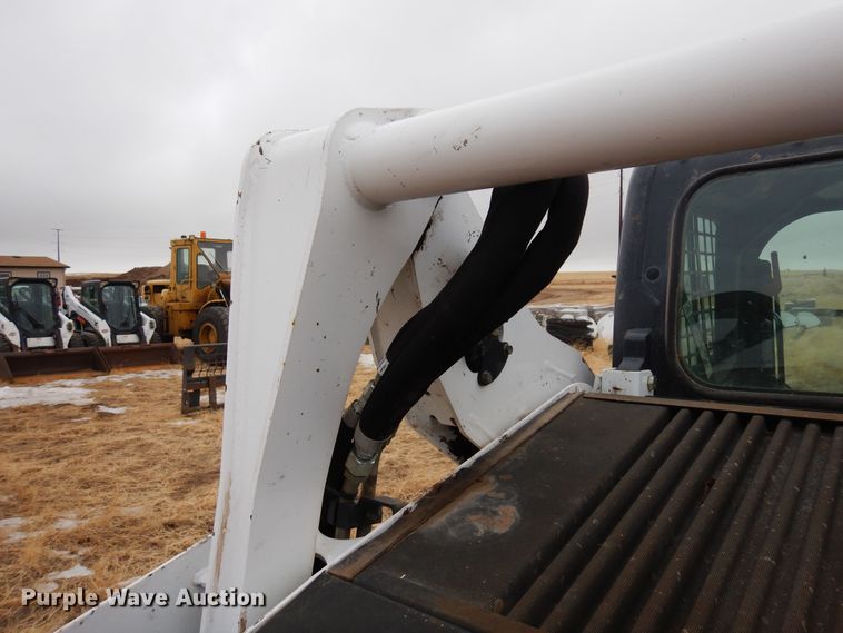 image for item DF8289 2015 Bobcat S590  skid steer loader