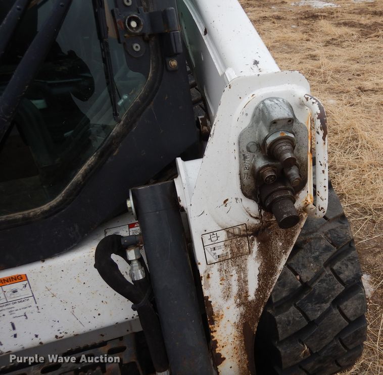 image for item DF8289 2015 Bobcat S590  skid steer loader