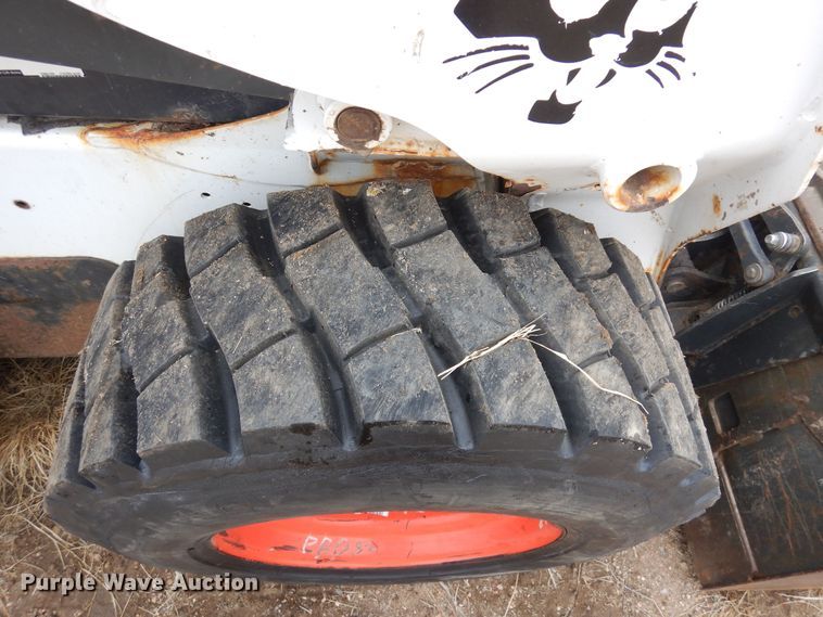 image for item DF8289 2015 Bobcat S590  skid steer loader