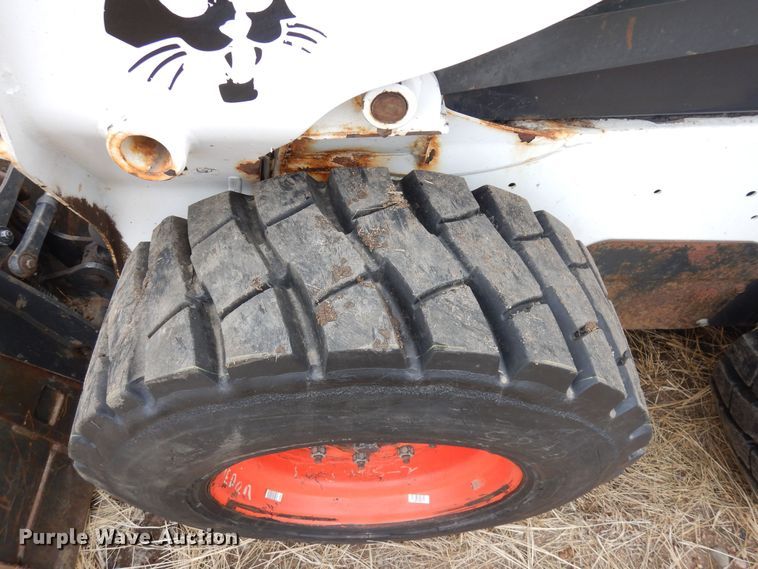 image for item DF8289 2015 Bobcat S590  skid steer loader
