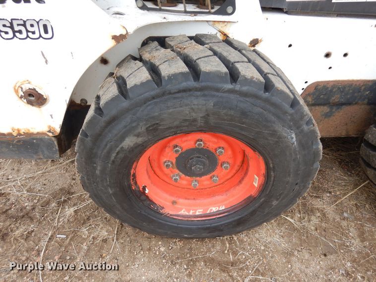 image for item DF8289 2015 Bobcat S590  skid steer loader