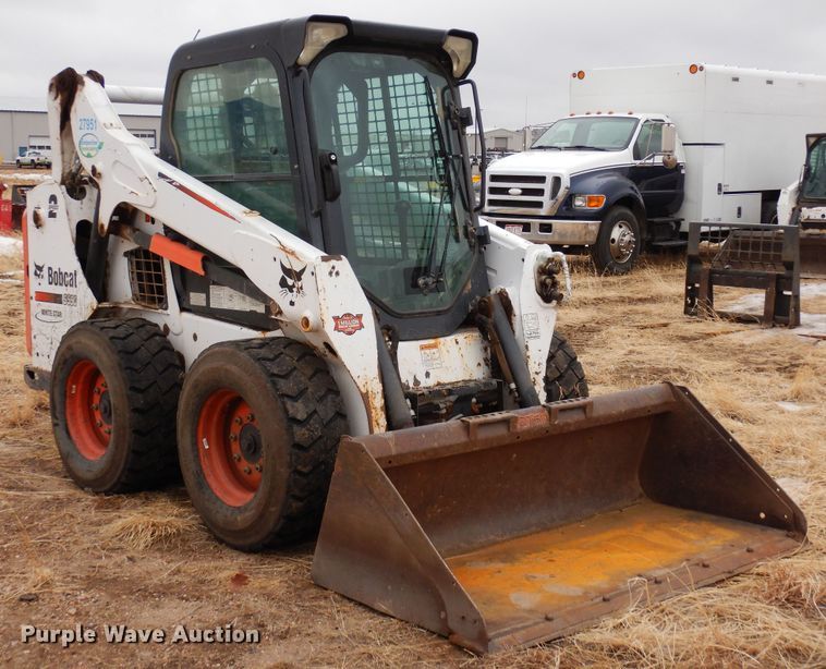 image for item DF8290 2014 Bobcat S590  skid steer loader