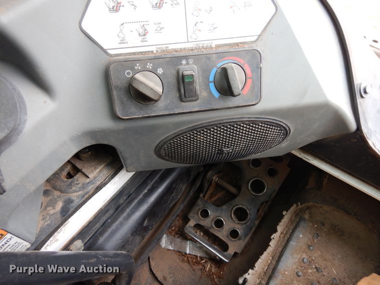 image for item DF8290 2014 Bobcat S590  skid steer loader