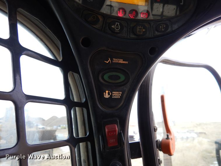 image for item DF8290 2014 Bobcat S590  skid steer loader