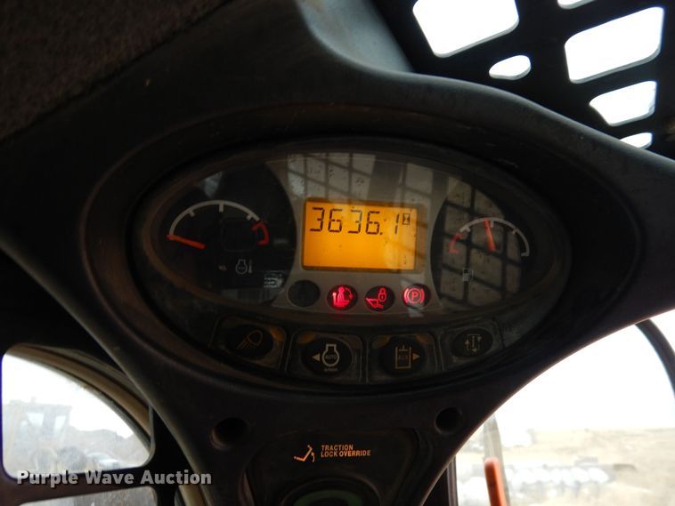 image for item DF8290 2014 Bobcat S590  skid steer loader