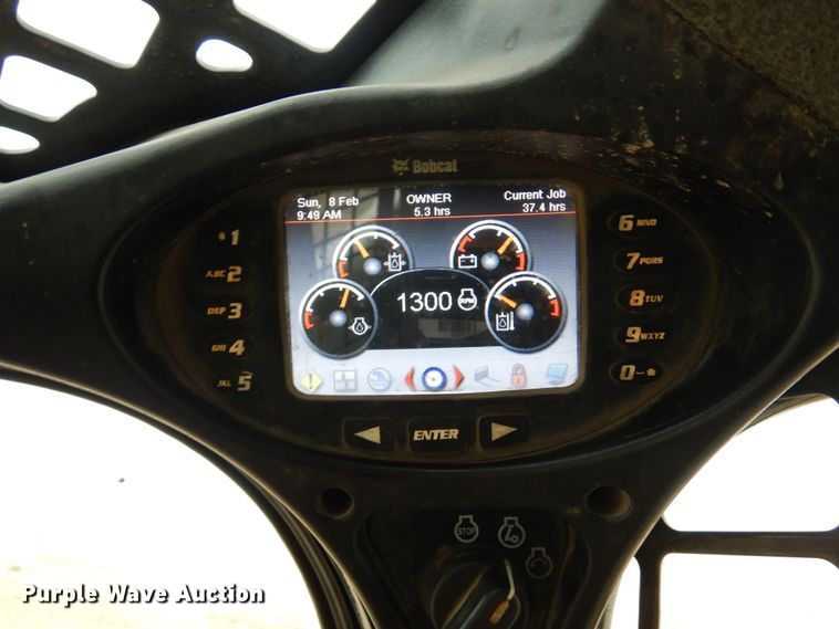 image for item DF8290 2014 Bobcat S590  skid steer loader