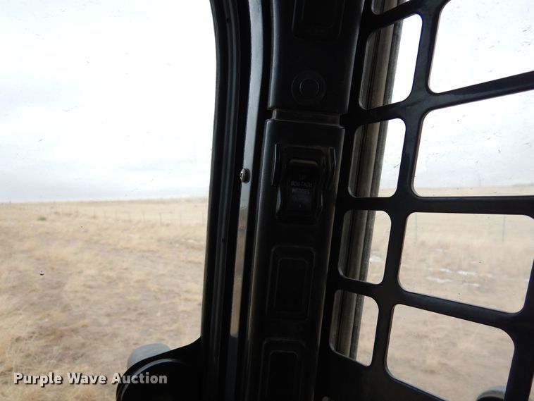 image for item DF8290 2014 Bobcat S590  skid steer loader