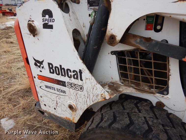 image for item DF8290 2014 Bobcat S590  skid steer loader
