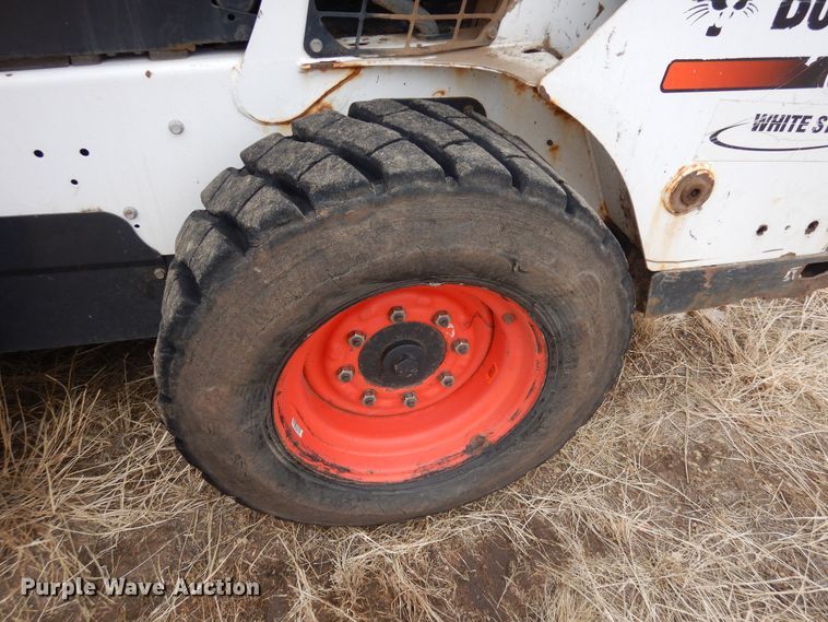 image for item DF8290 2014 Bobcat S590  skid steer loader