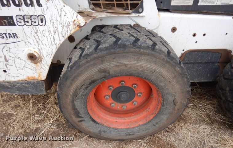 image for item DF8290 2014 Bobcat S590  skid steer loader