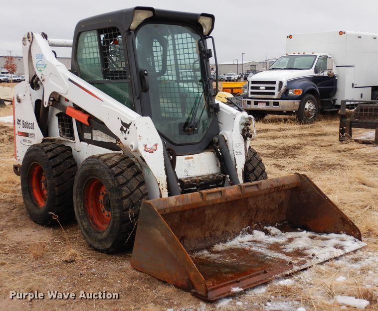 image for item DF8292 2015 Bobcat S590  skid steer loader