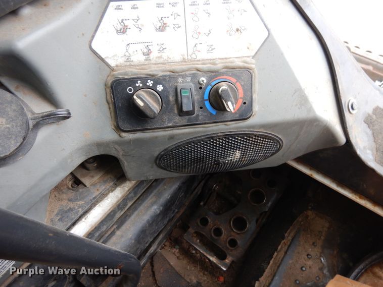 image for item DF8292 2015 Bobcat S590  skid steer loader