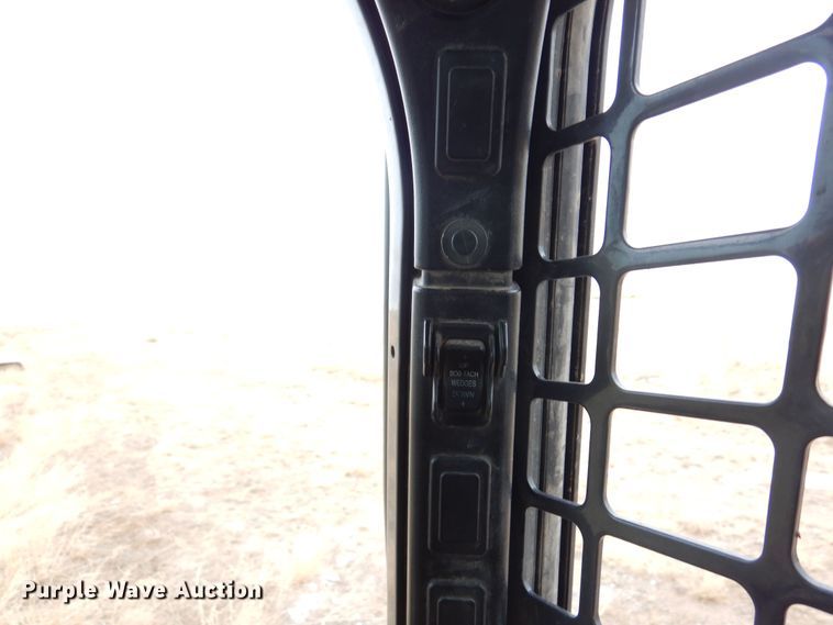 image for item DF8292 2015 Bobcat S590  skid steer loader